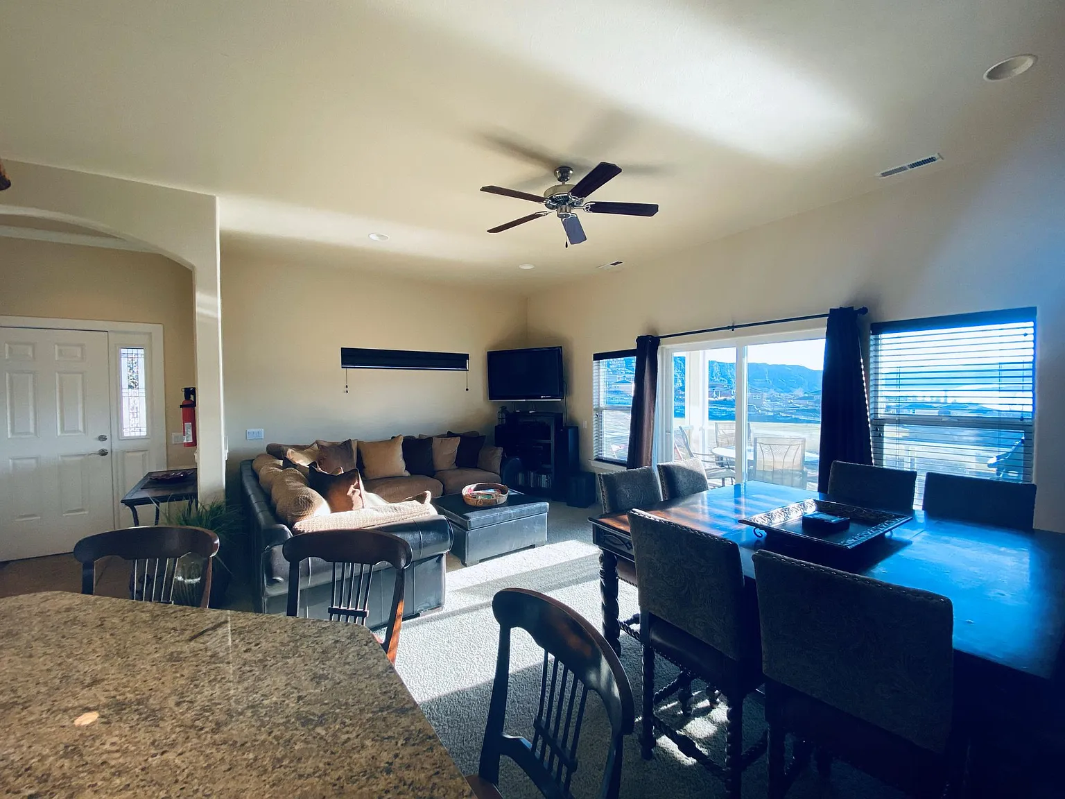 3 bed, 2.5 bath, 1960 sqft, $2,700 — Photo 3