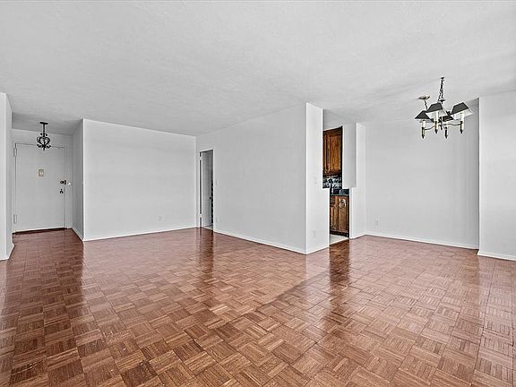 3rd image of 555 Kappock St APT 21K