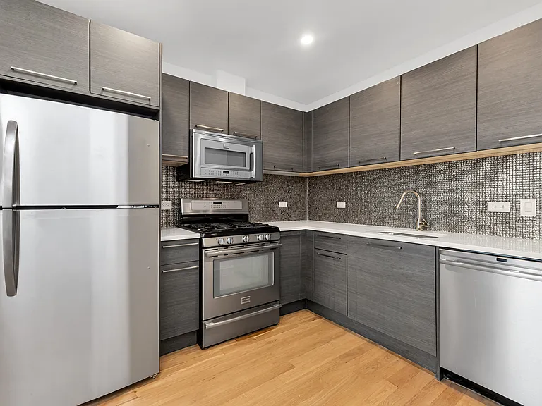 1115 Broadway #4C — Photo 2