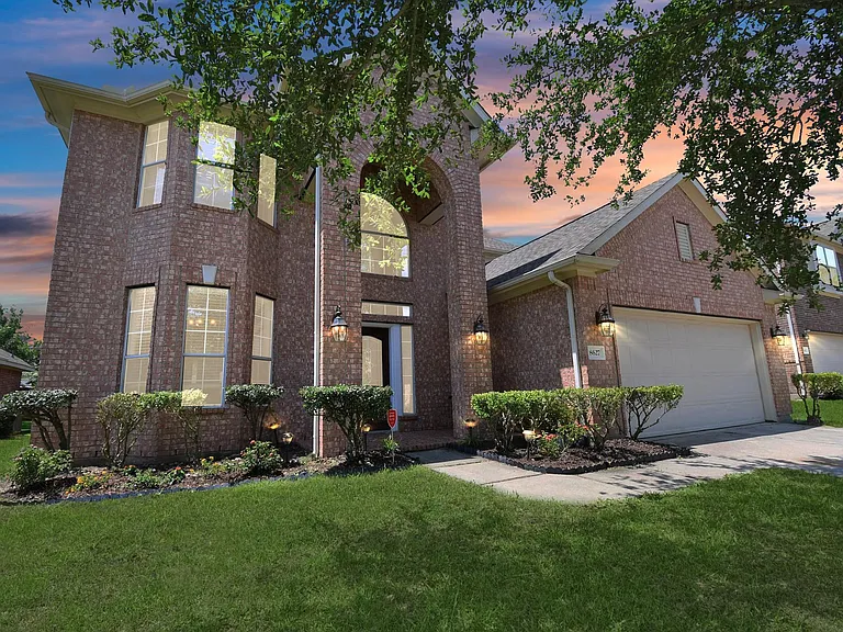 8627 Sweet Pasture Dr — Photo 1