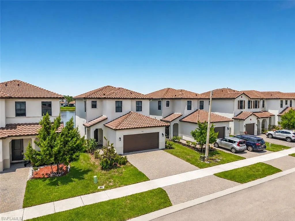 3 bed, 2.5 bath, 2047 sqft, $2,150 — Photo 1