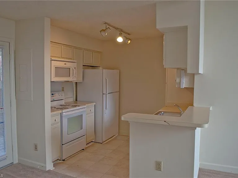 McIver Square Apartments — Photo 41
