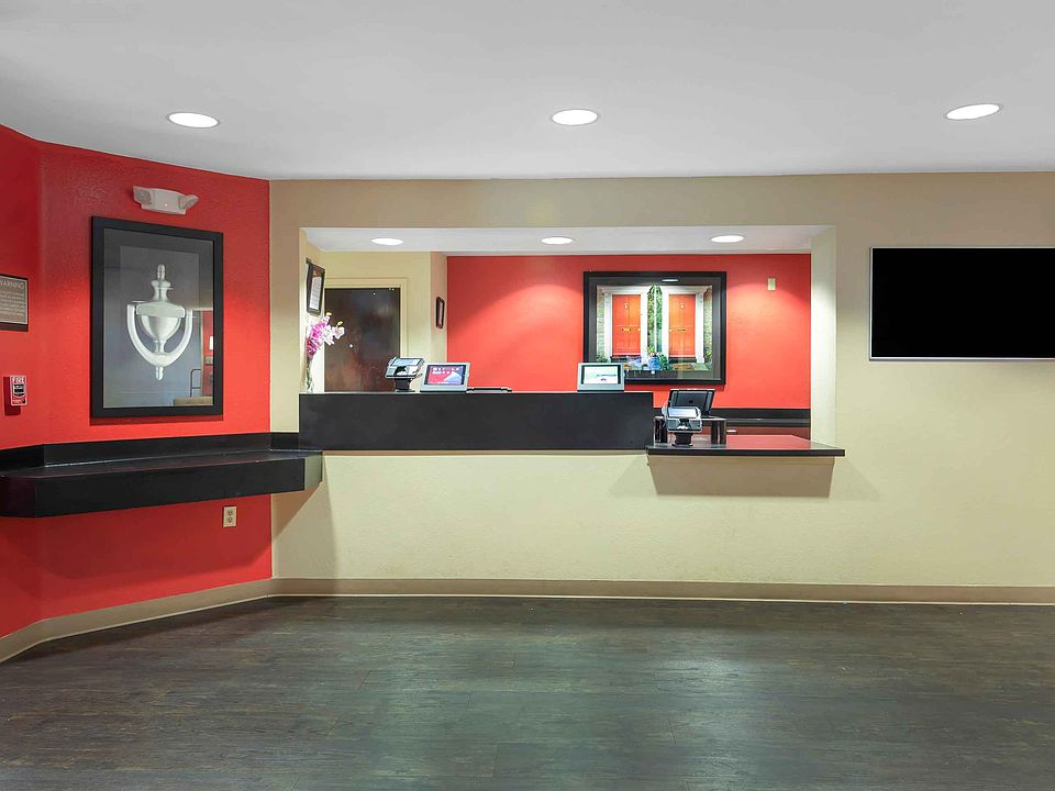 Lobby and Guest Check-in