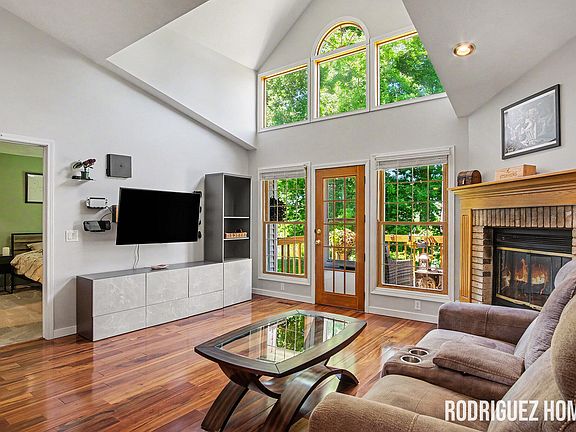 4th image of 3393 English Hills Dr NW