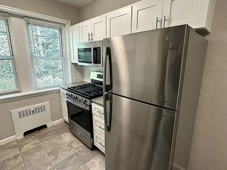 Greenside Manor — Photo 4