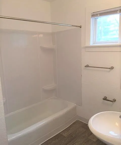 704 Stoughton St — Photo 12