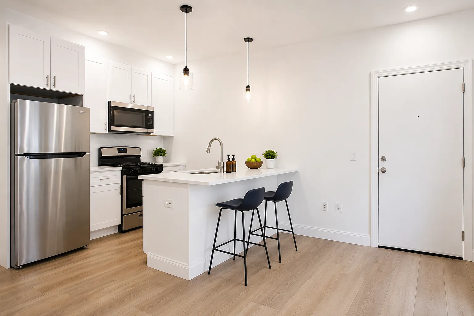 2 bed, 675 sqft, $2,100 — Photo 1