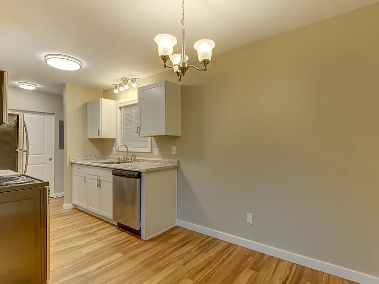 10835 NE 68th St #4 — Photo 3
