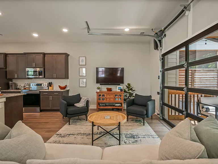 207 Stonecrest Cir — Photo 11