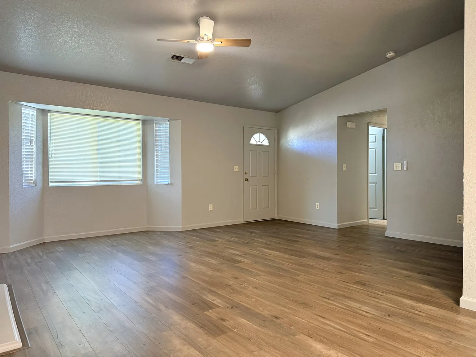 4 bed, 1500 sqft, $2,100 — Photo 2