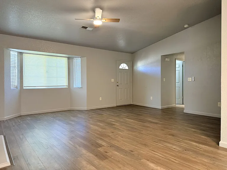 520 Saint Teresa Ct — Photo 2