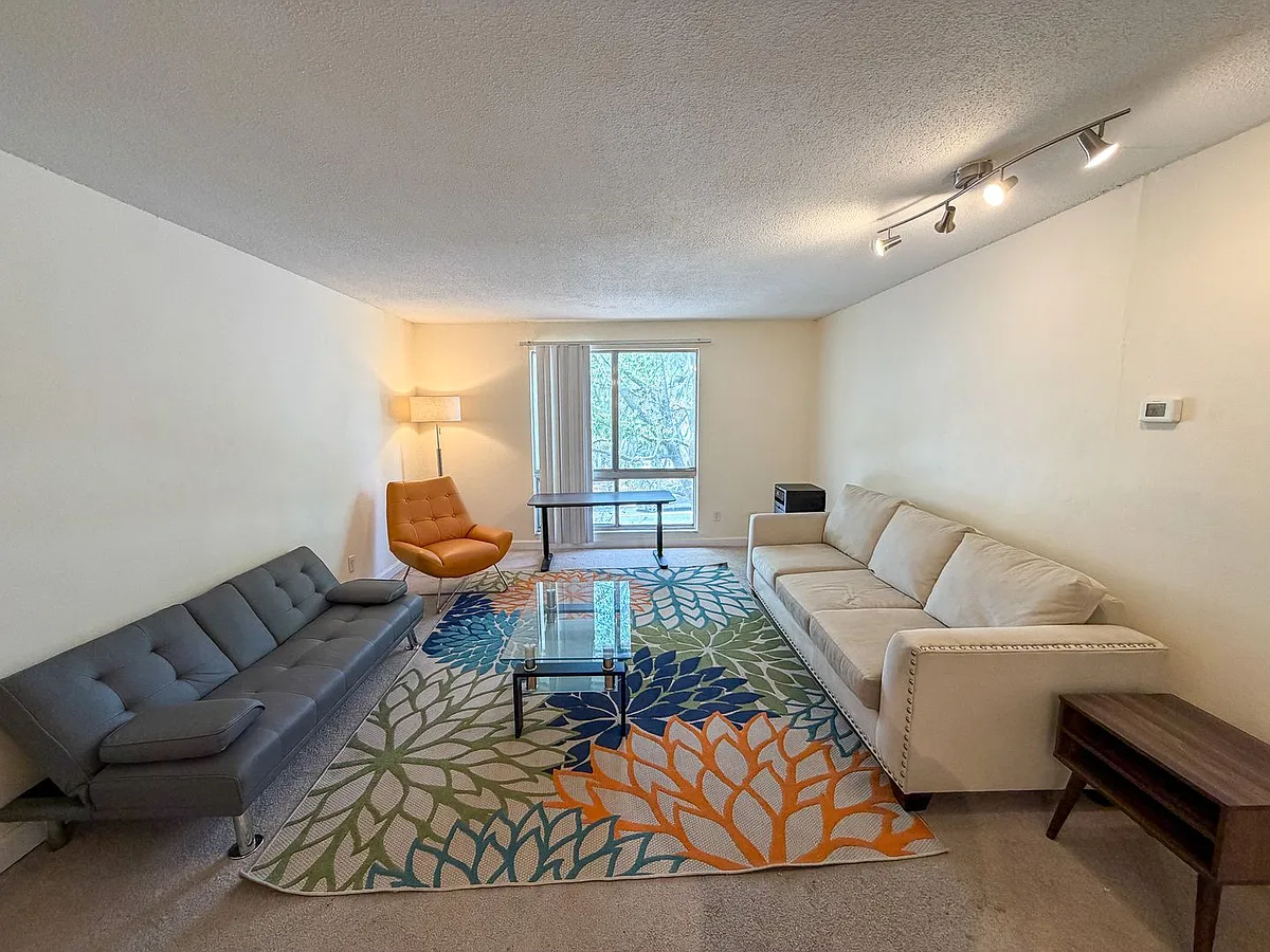 Building Photo - 1700 SW 16th Ct #J22