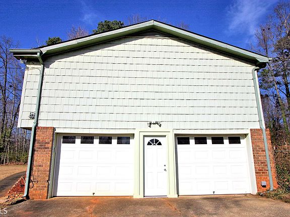 3rd image of 3739 Sherwood Dr #02