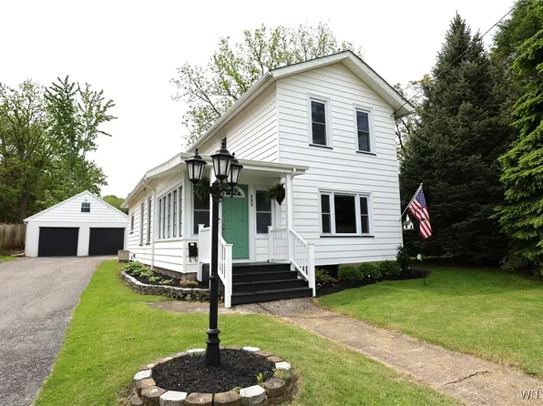 609 Market St, Lockport, NY 14094