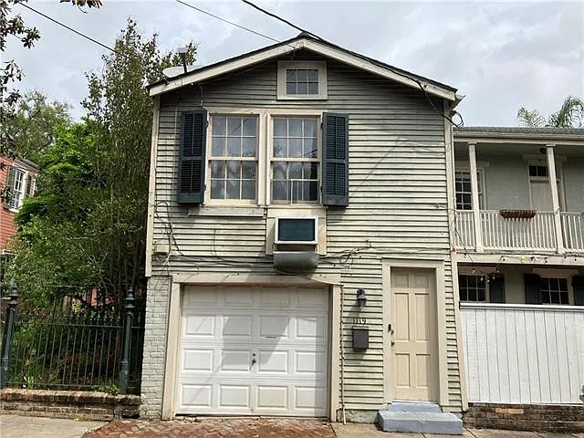 Studio, 1.0 bath, 350 sqft, $975 — Photo 1