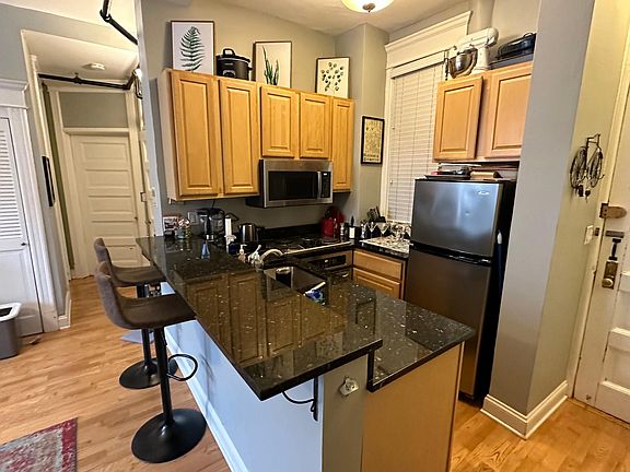 5th image of 2800 N Pine Grove Ave Unit 2B