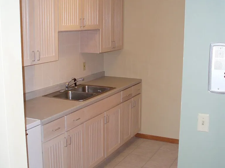 Oak Manor Apartments — Photo 7