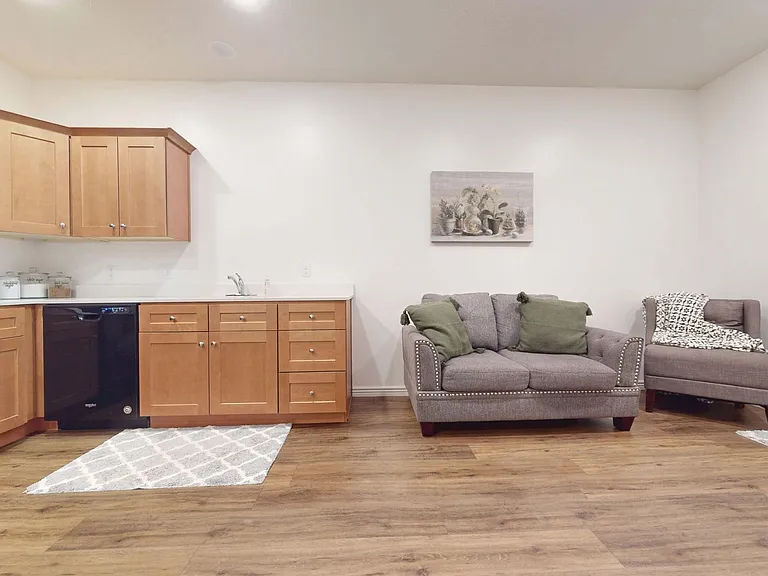 1055 W 400 N — Photo 16