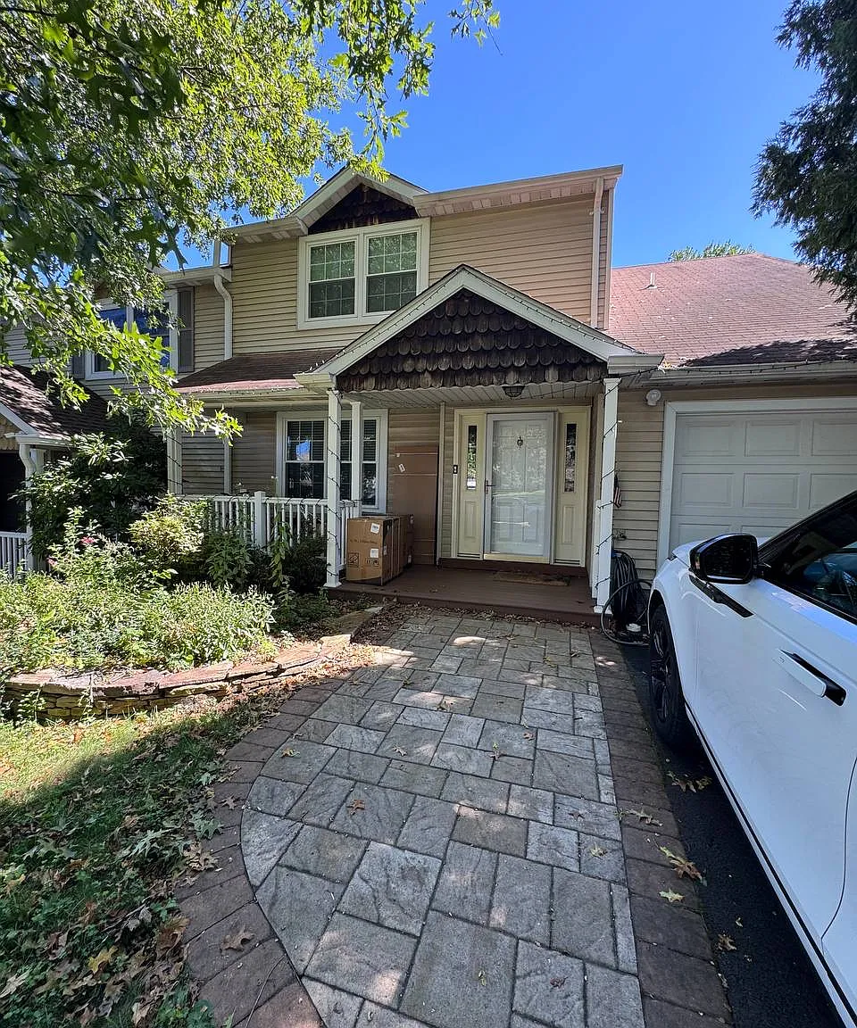 3 bed, 2.5 bath, 1782 sqft, $3,650 — Photo 1
