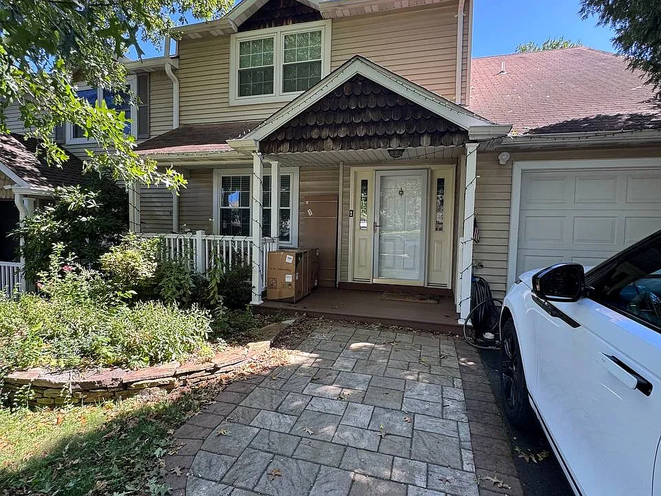15 Tree Bark Ln