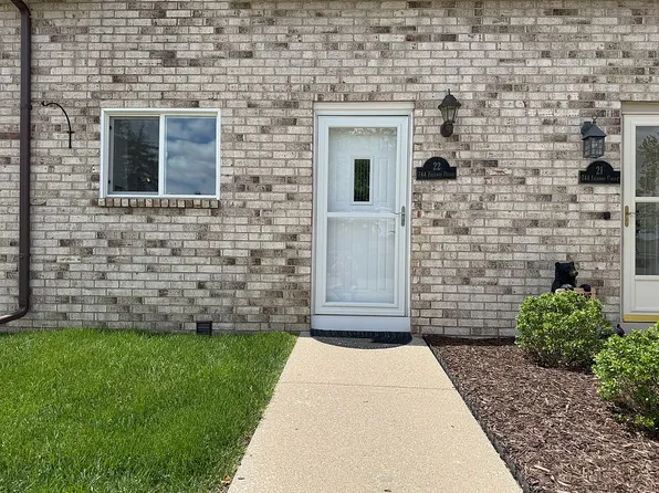 744 Fairway Dr APT 22, Wauseon, OH 43567