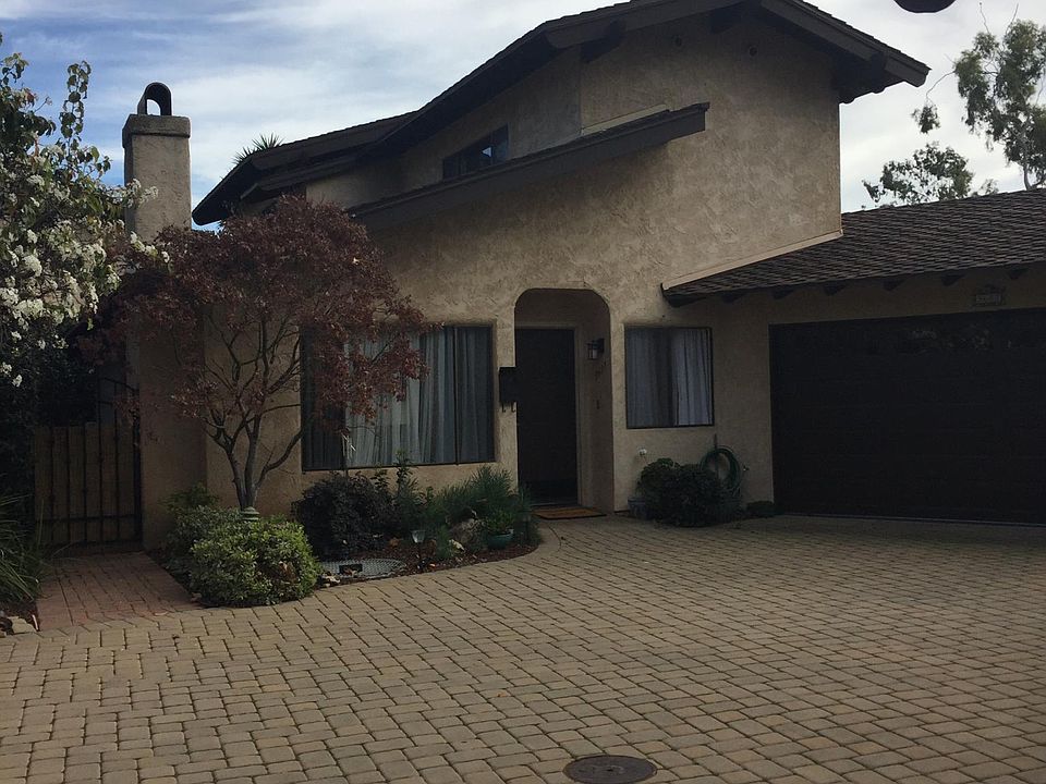 Entrance to townhouse is in back of complex off the street. Very quiet and private.