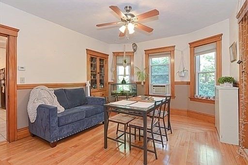 5th image of 1053 Pleasant St #1
