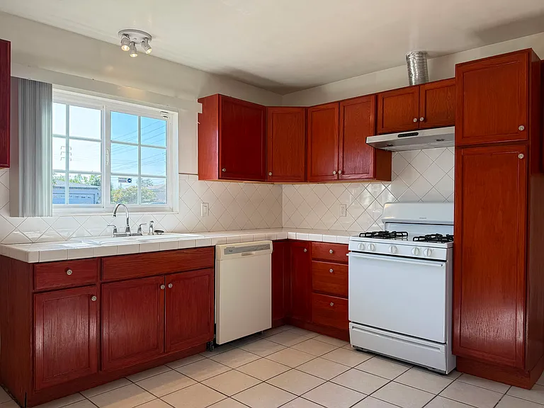 4740 N Fircroft Ave — Photo 6