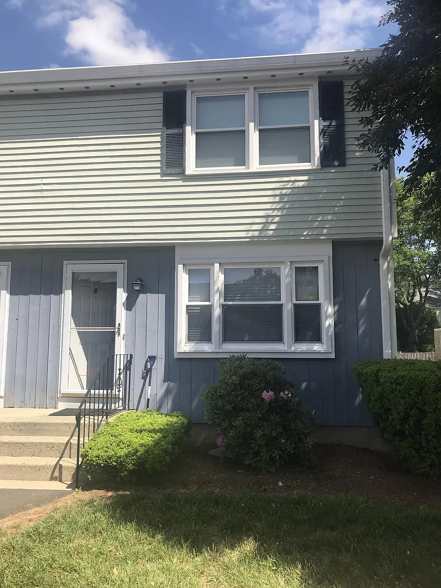 End Unit in a desirable family friendly condo development - 7 Garland Dr