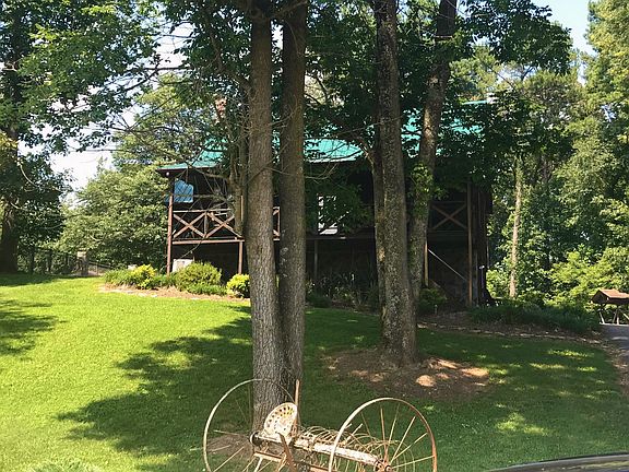 5th image of 225 Park Ln