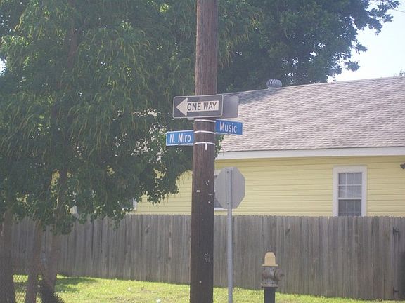 4th image of 2440 N Miro St