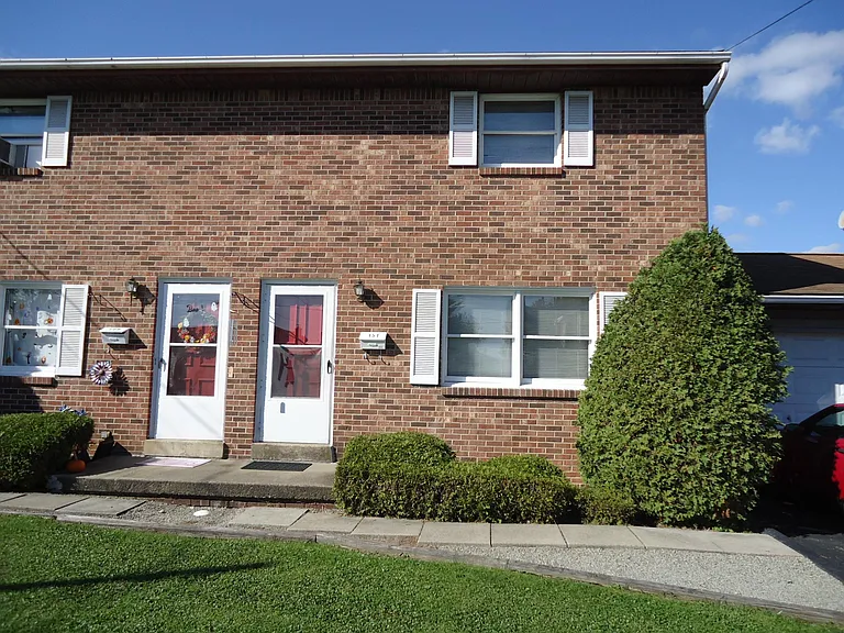 151 Saint Clair St — Photo 1