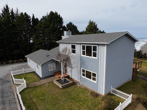 220 Flake St, Port Orford, OR 97465