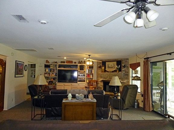 4th image of 162 Pinecrest E