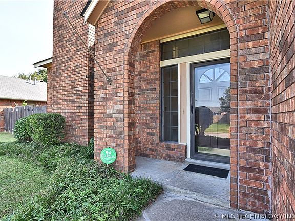 2nd image of 13729 S Oak Pl