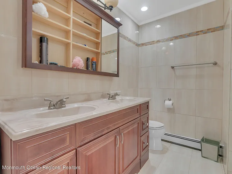 45 Roslyn Ct — Photo 23