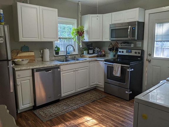 Kitchen (1/2)