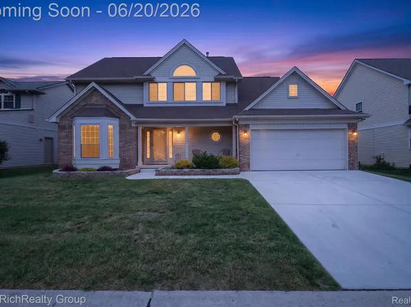 47185 Scarlet Dr S, Novi, MI 48374