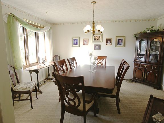 3rd image of 8 Simon Ct