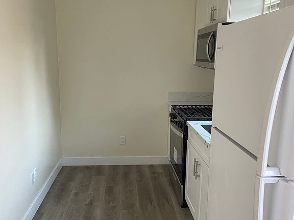 3rd image of 3422 Herman Ave