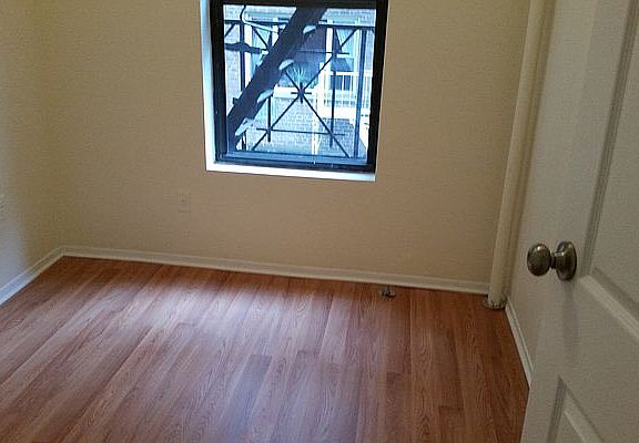 3rd image of 236 E 77th St APT 14