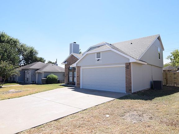 2nd image of 2404 Woodlands Dr