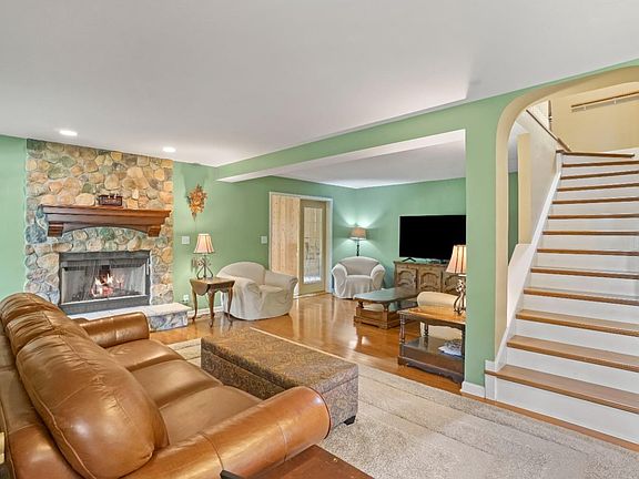 4th image of 1445 Magnolia Ave