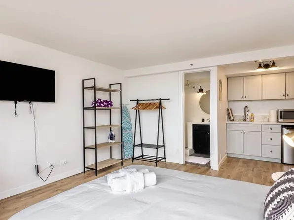 444 Niu St APT 2409, Honolulu, HI 96815