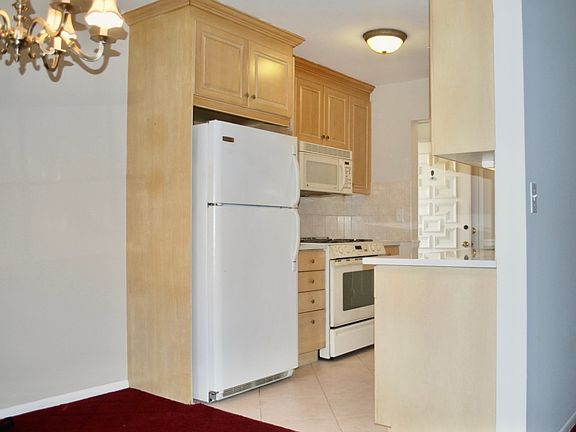 3rd image of 31-4 Tamaron Dr