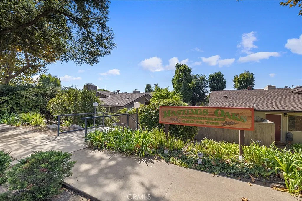 2 bed, 1.5 bath, 988 sqft, $3,950 — Photo 3