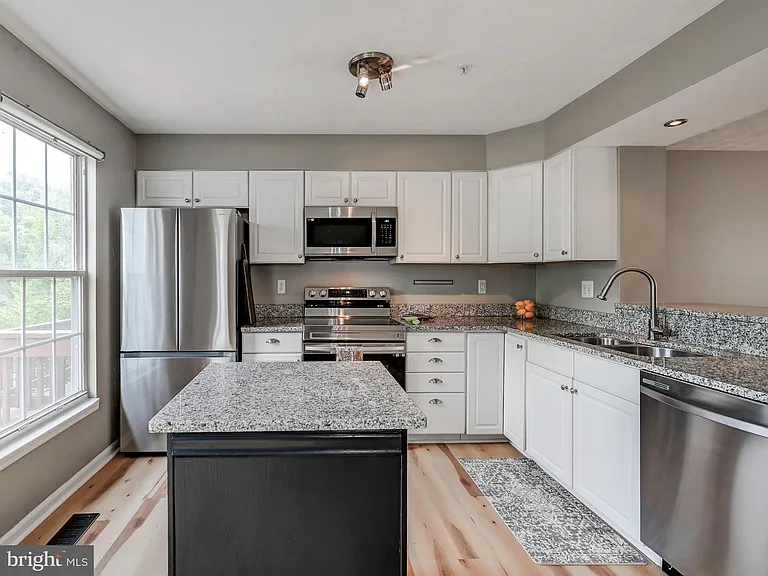 3 Sandview Ct — Photo 2
