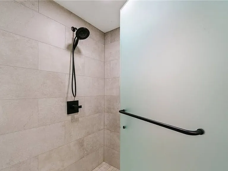 2217 Sahalee Dr W — Photo 29