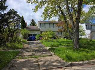 16 Glenmar Dr, West Seneca, NY 14224