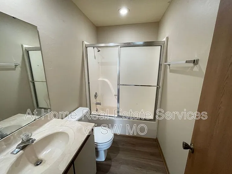 2856 S Rogers Ave #11 — Photo 6